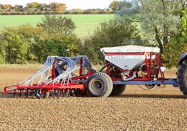 Close up photo of Brock 8m Tine Drill demonstration at Brock Open Day 2016