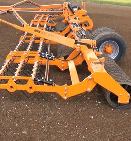 The Brock Double Lock Roller, showing the forward rakes